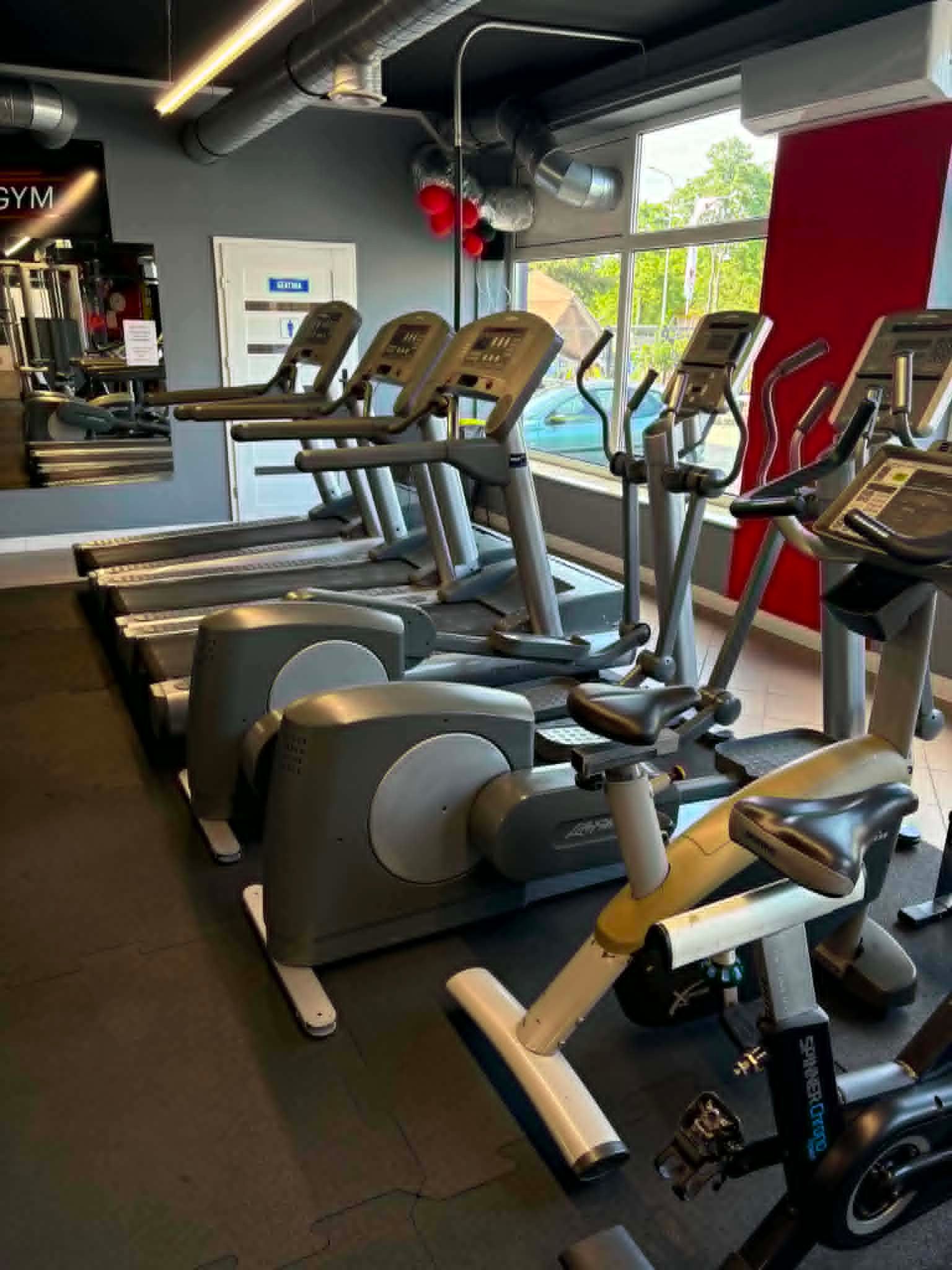 Strefa cardio — rowery i orbitreki